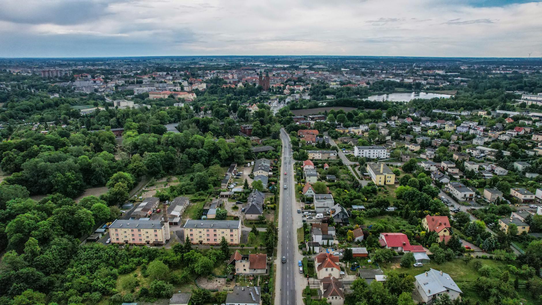 Okładka raportu o stanie Gminy Piława Górna, prezentująca dane i analizy dla mieszkańców